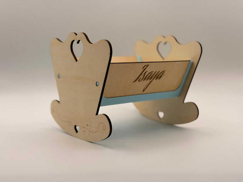 Personalisierte Mini-Wiege aus Holz mit Namensgravur