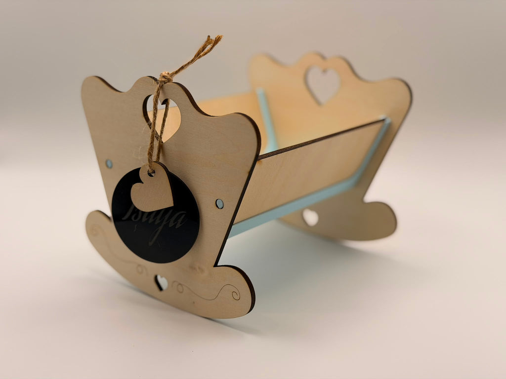 Personalisierte Mini-Wiege aus Holz mit Namensgravur